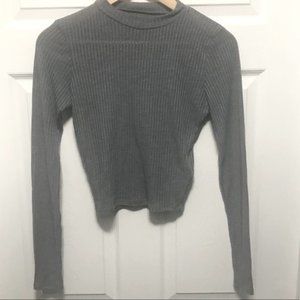 Hollister Long-Sleeves Grey Turtleneck Top. S
